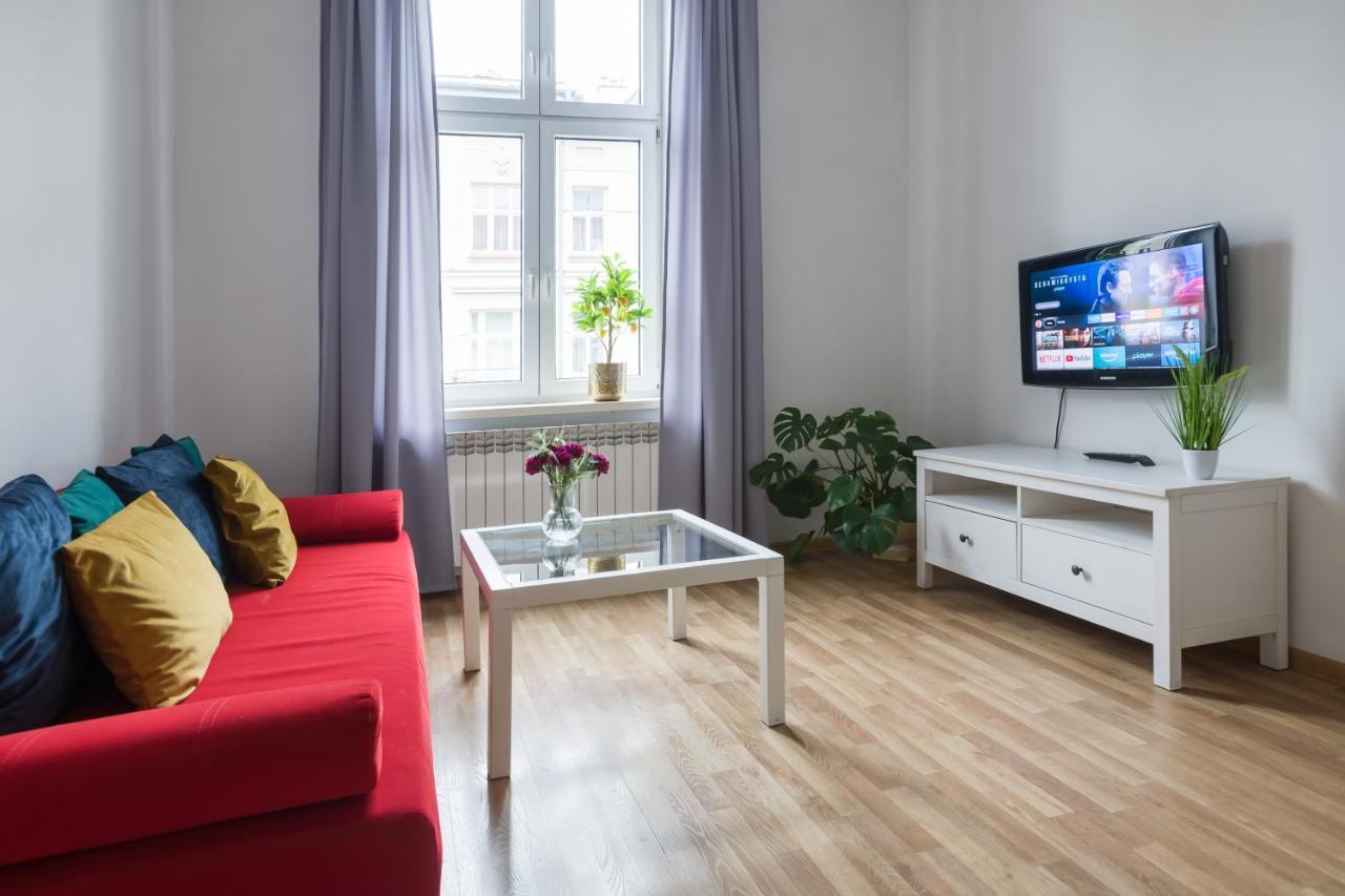 Discover - 3 Rakowicka St - Classic Near Main Station - Netflix Apartment