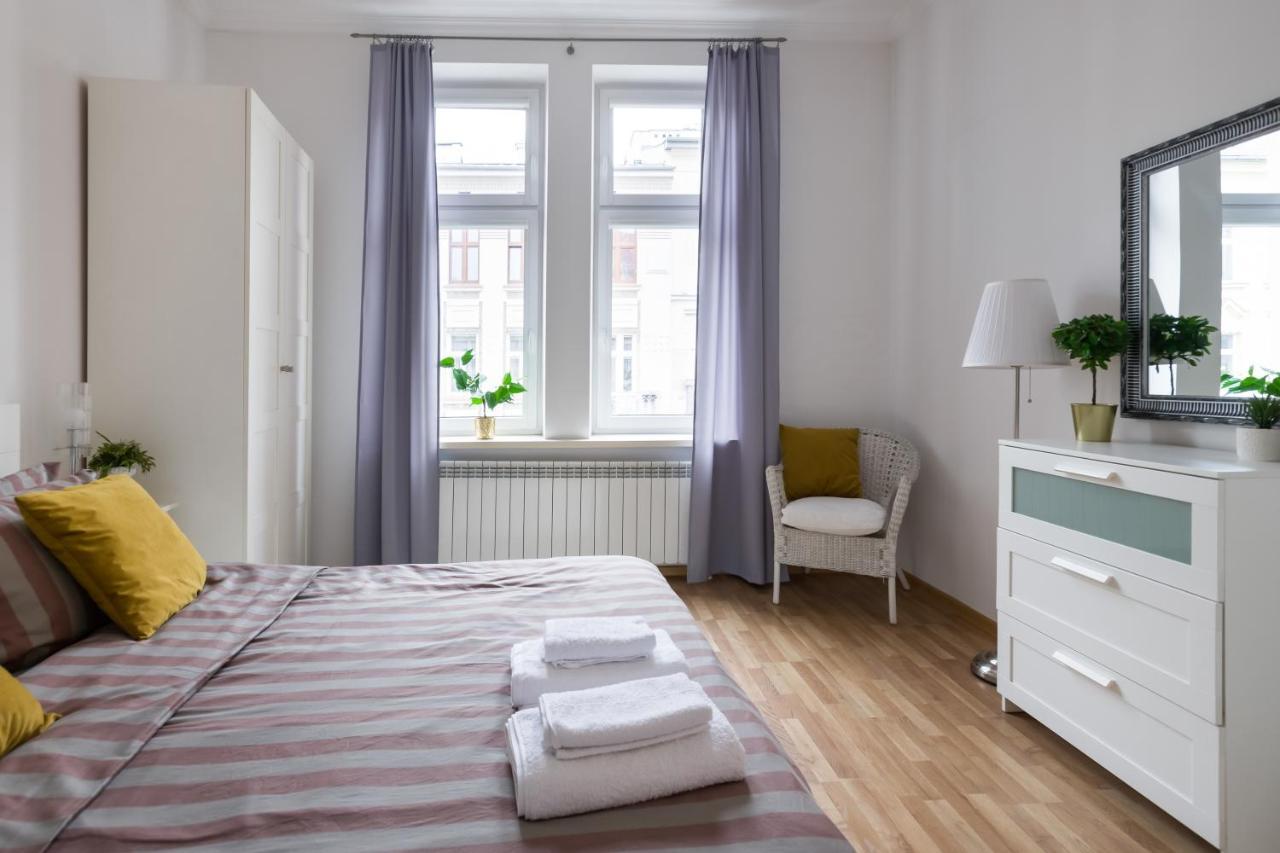Discover - 3 Rakowicka St - Classic Near Main Station - Netflix Apartment